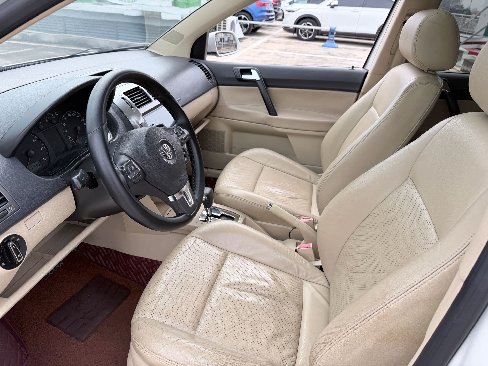 Volkswagen Polo 2010 immagine di auto #6