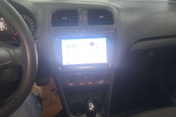 Volkswagen Polo 2016 car image #13