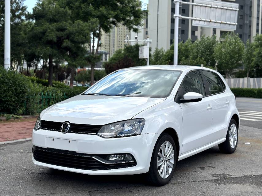 Volkswagen Polo 2015 Volkswagen Polo 2015 car image