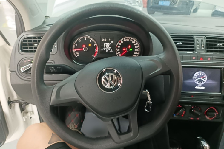 Volkswagen Polo 2019 car image #11