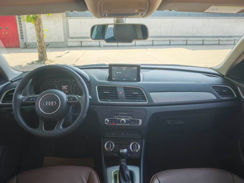 Audi Q3 2016 car image #6