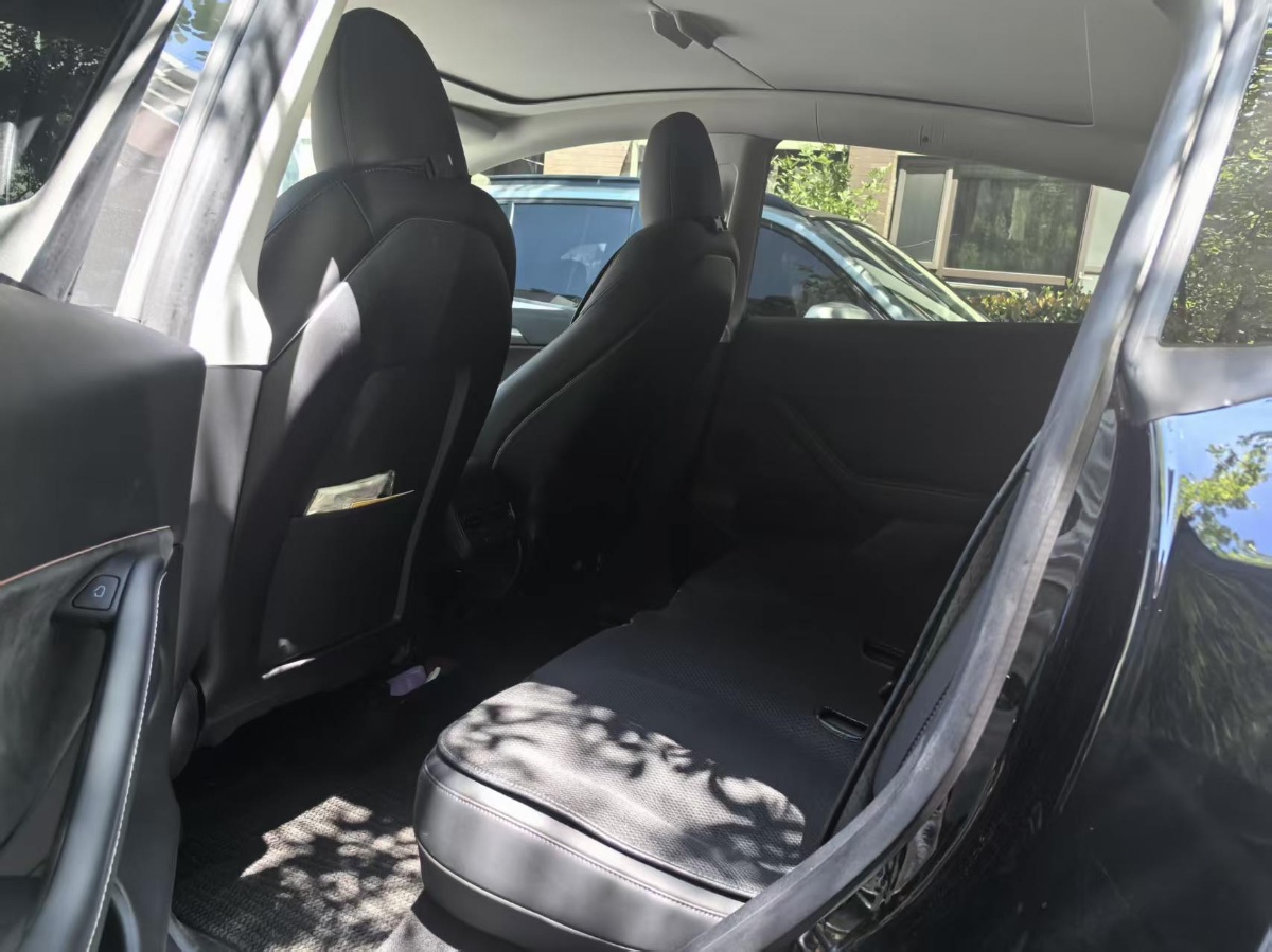 Tesla Model Y 2023 car image #3