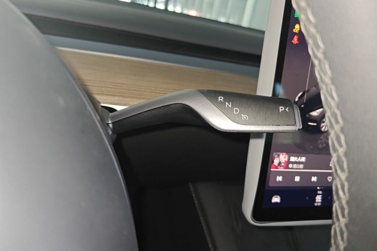 Tesla Model Y 2023 #14 Tesla Model Y 2023 car image #14