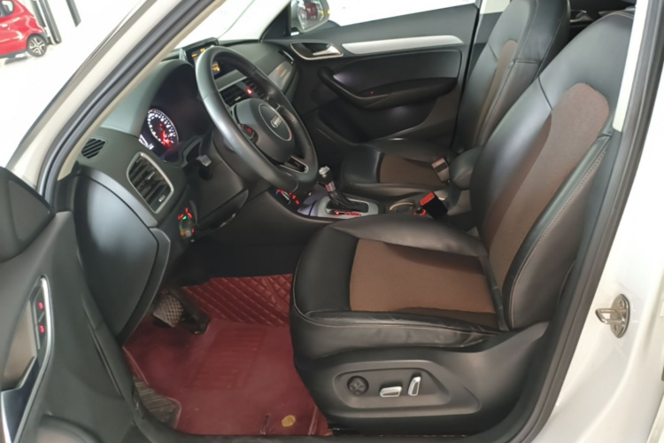 Audi Q3 2018 car image #15