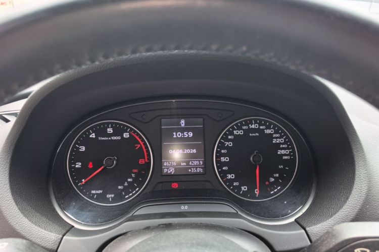 Audi A3 2018 car image #12