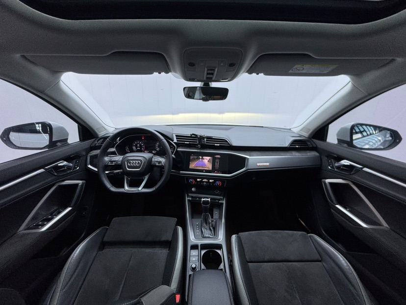 Audi Q3 2020 car image #3