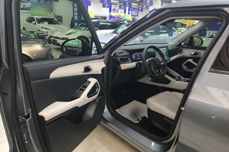 BYD YuanUP 2025 #16 BYD YuanUP 2025 car image #16