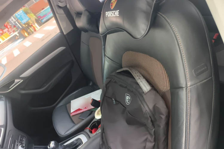Audi Q3 2018 car image #15