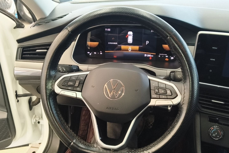 Volkswagen Bora 2024 car image #11