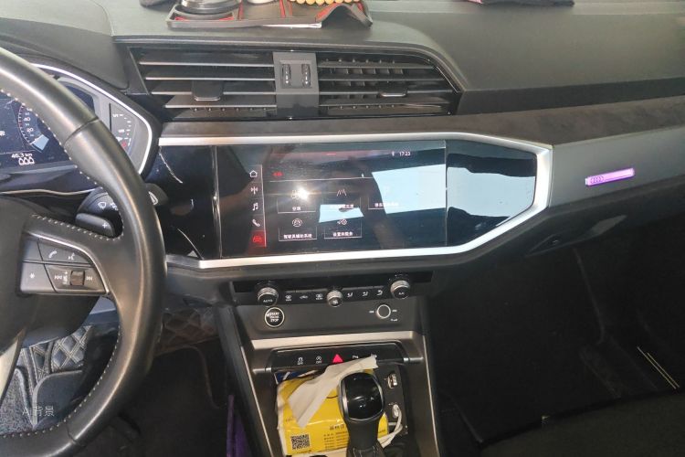 Audi Q3 2021 car image #15