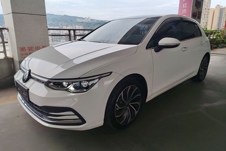Volkswagen Golf 2022 car image #2
