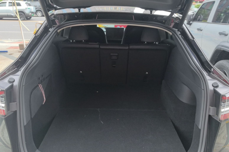 Tesla Model Y 2023 #19 Tesla Model Y 2023 car image #19
