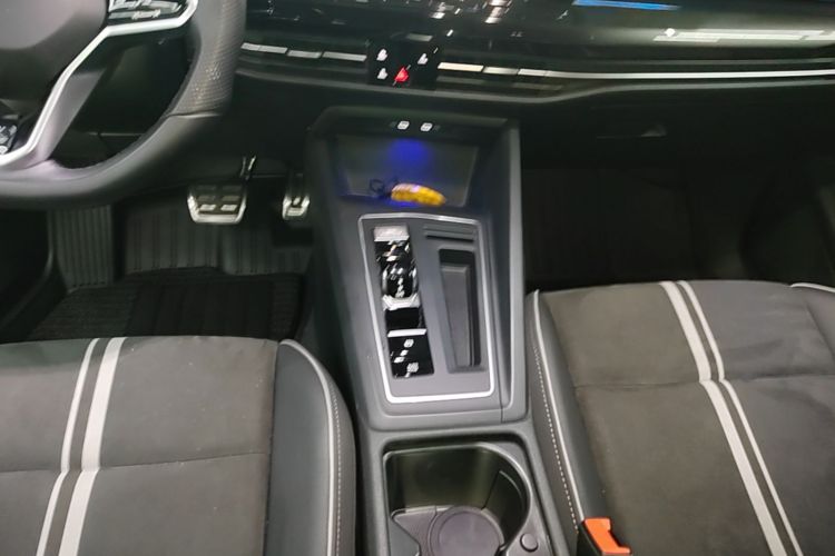 Volkswagen Golf 2021 car image #14