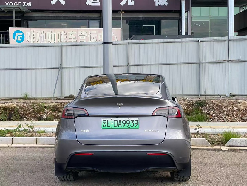 Tesla Model Y 2024 #7 Tesla Model Y 2024 car image #7