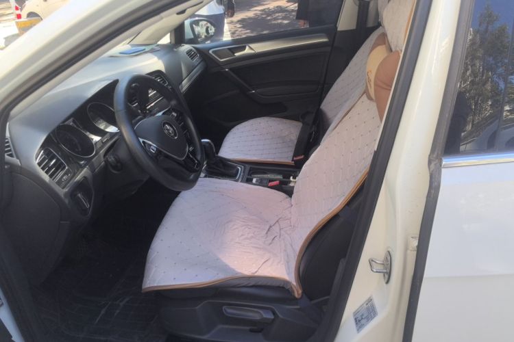 Volkswagen Golf 2018 car image #15