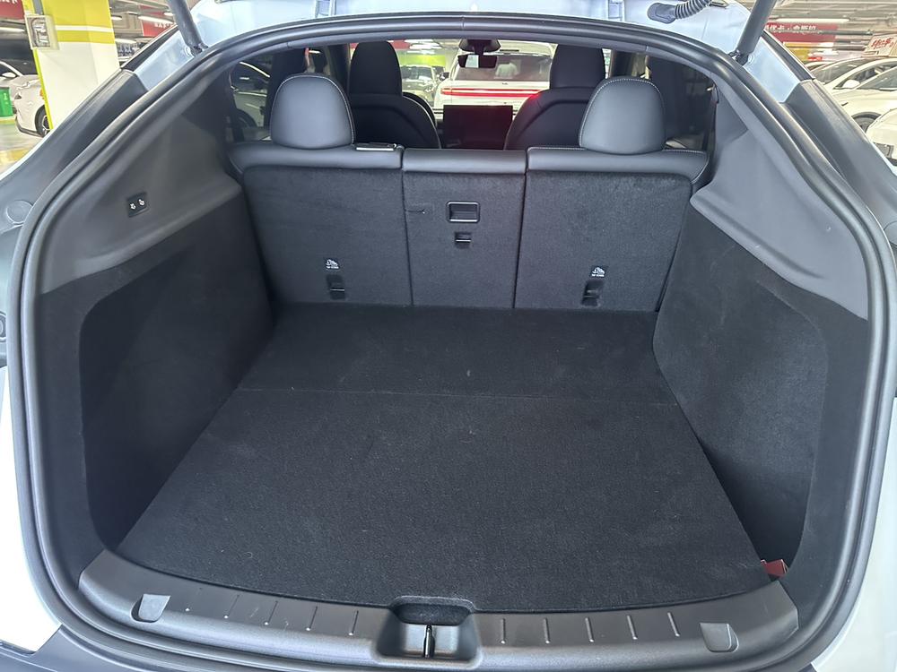 Tesla Model Y 2026 car image #18
