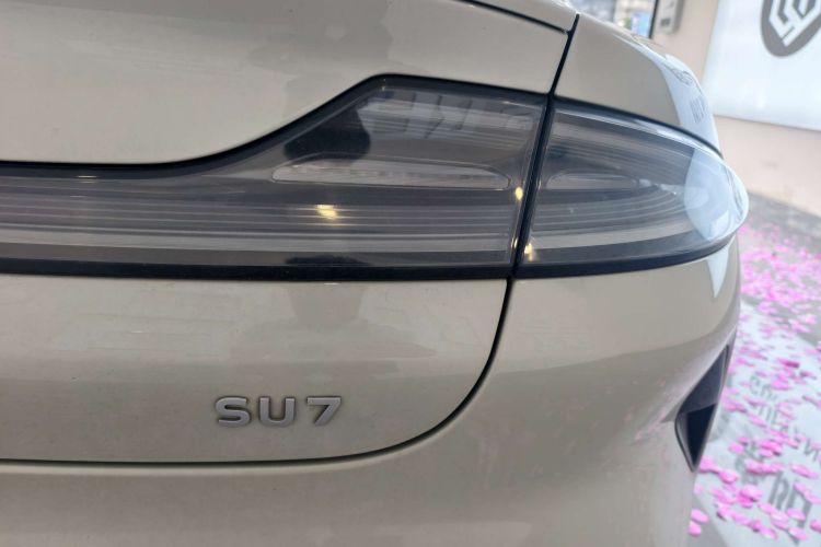 MI SU7 2024 car image #8