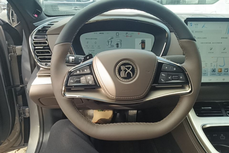 BYD Han 2025 car image #11