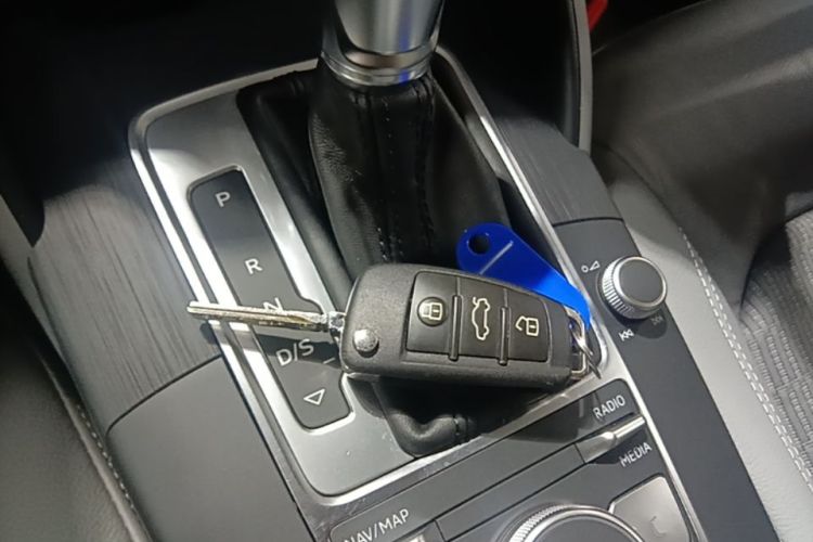 Audi A3 2018 car image #9