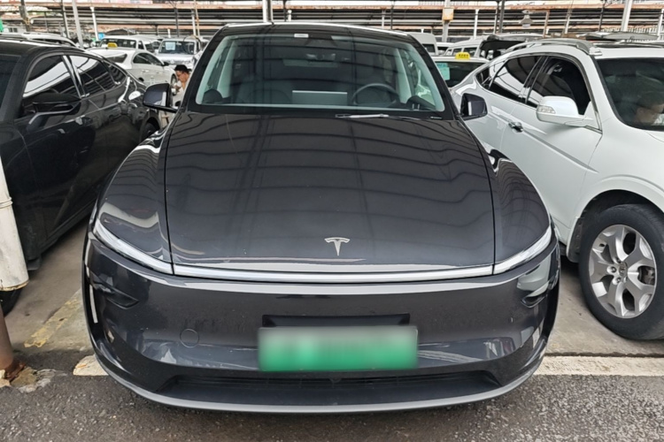Tesla Model Y 2025 #3 Tesla Model Y 2025 car image #3