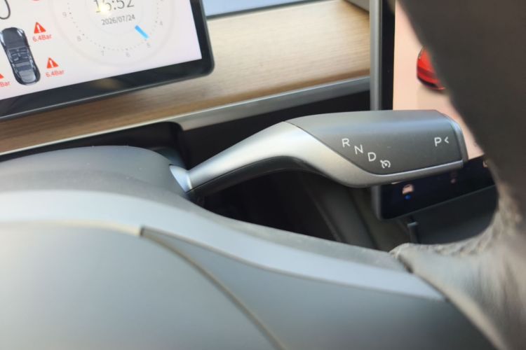 Tesla Model Y 2022 #14 Tesla Model Y 2022 car image #14