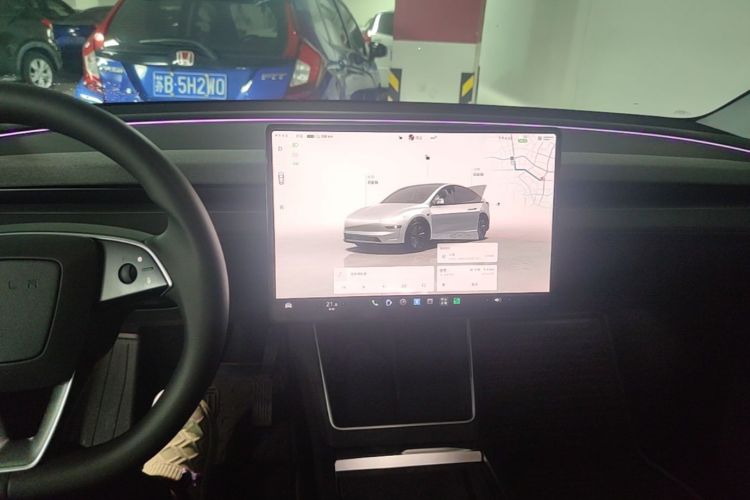 Tesla Model Y 2025 immagine di auto #9