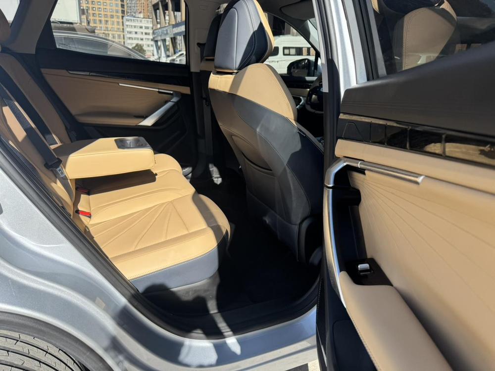 GEELY Boyue L 2024 car image #11