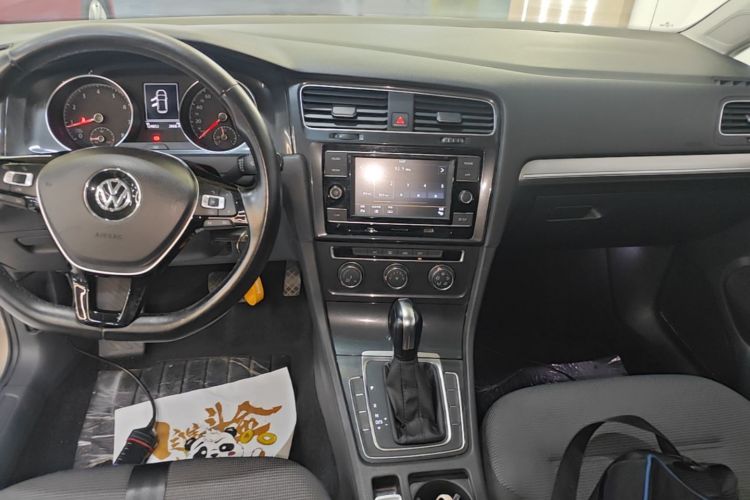 Volkswagen Golf 2018 car image #13