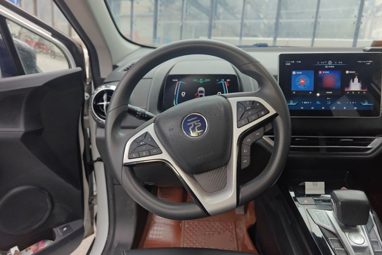 BYD Yuan New Energy 2020 immagine di auto #11