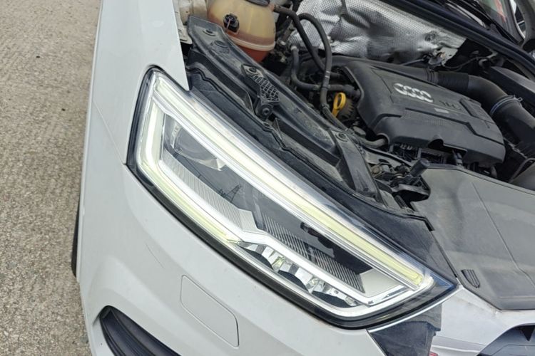 Audi Q3 2017 car image #8