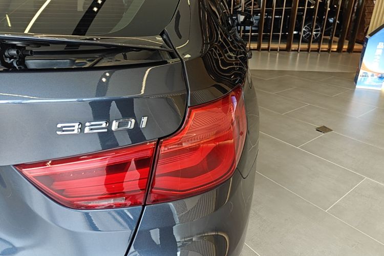 BMW 3 Series GT 2019 #8 BMW 3 Series GT 2019 car image #8