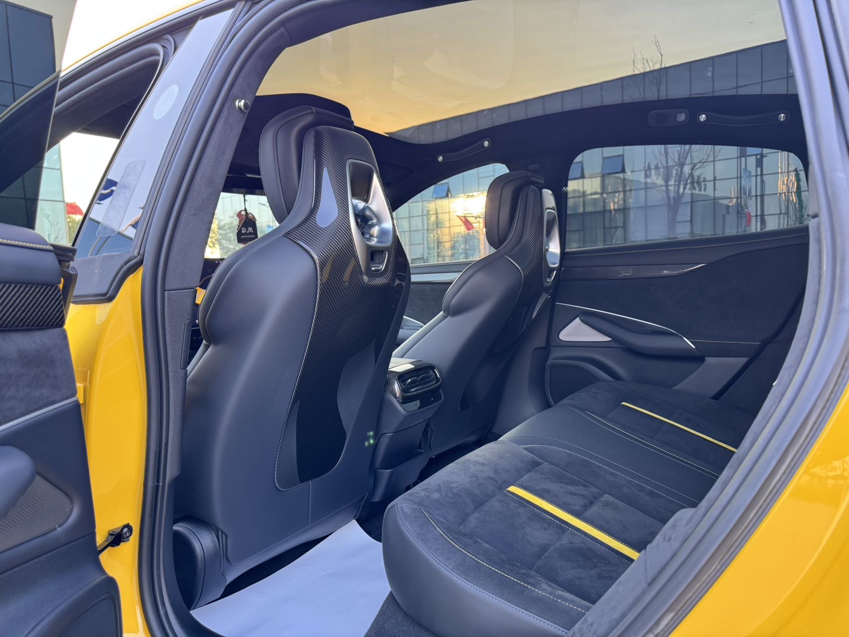 MI SU7 Ultra 2025 #6 MI SU7 Ultra 2025 car image #6