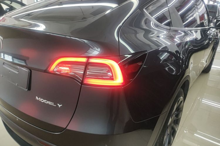 Tesla Model Y 2024 #8 Tesla Model Y 2024 car image #8