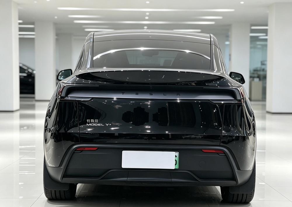 Tesla Model Y 2025 #4 Tesla Model Y 2025 car image #4