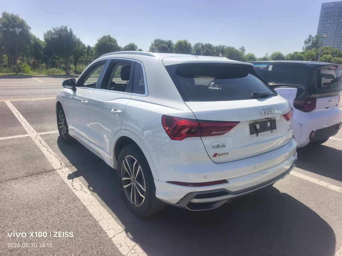 Audi Q3 2022 car image #5