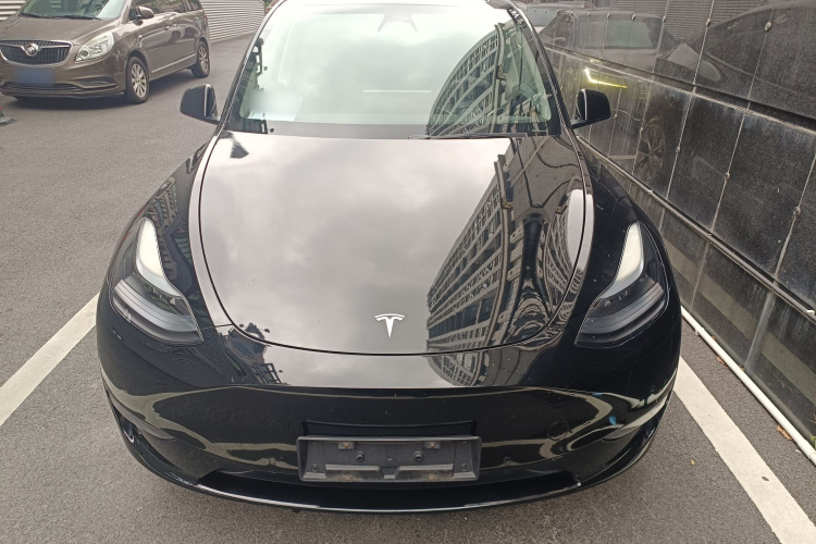 Tesla Model Y 2023 car image #3