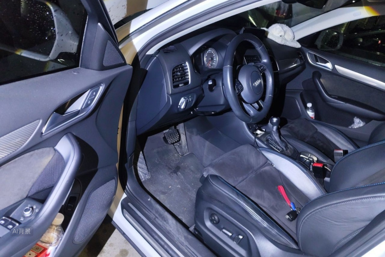 Audi Q3 2019 car image #18