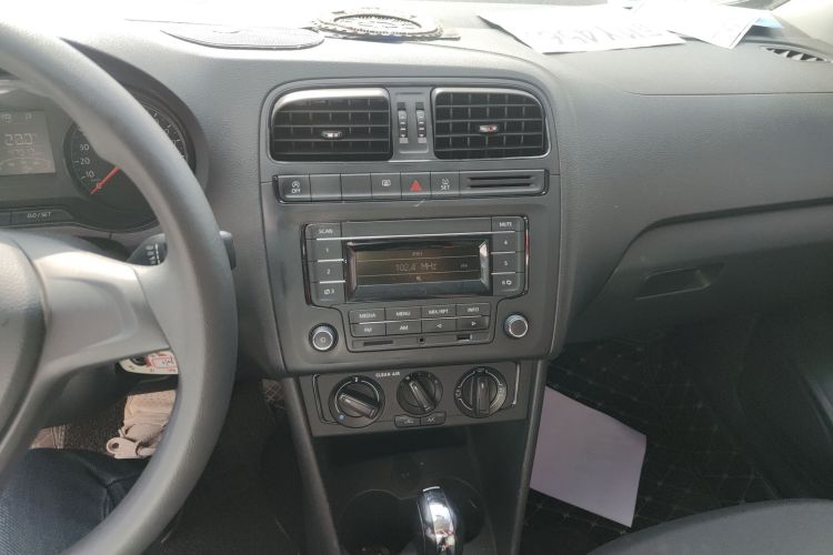 Volkswagen Polo 2018 car image #13