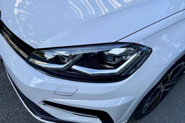 Volkswagen Golf 2019 car image #24