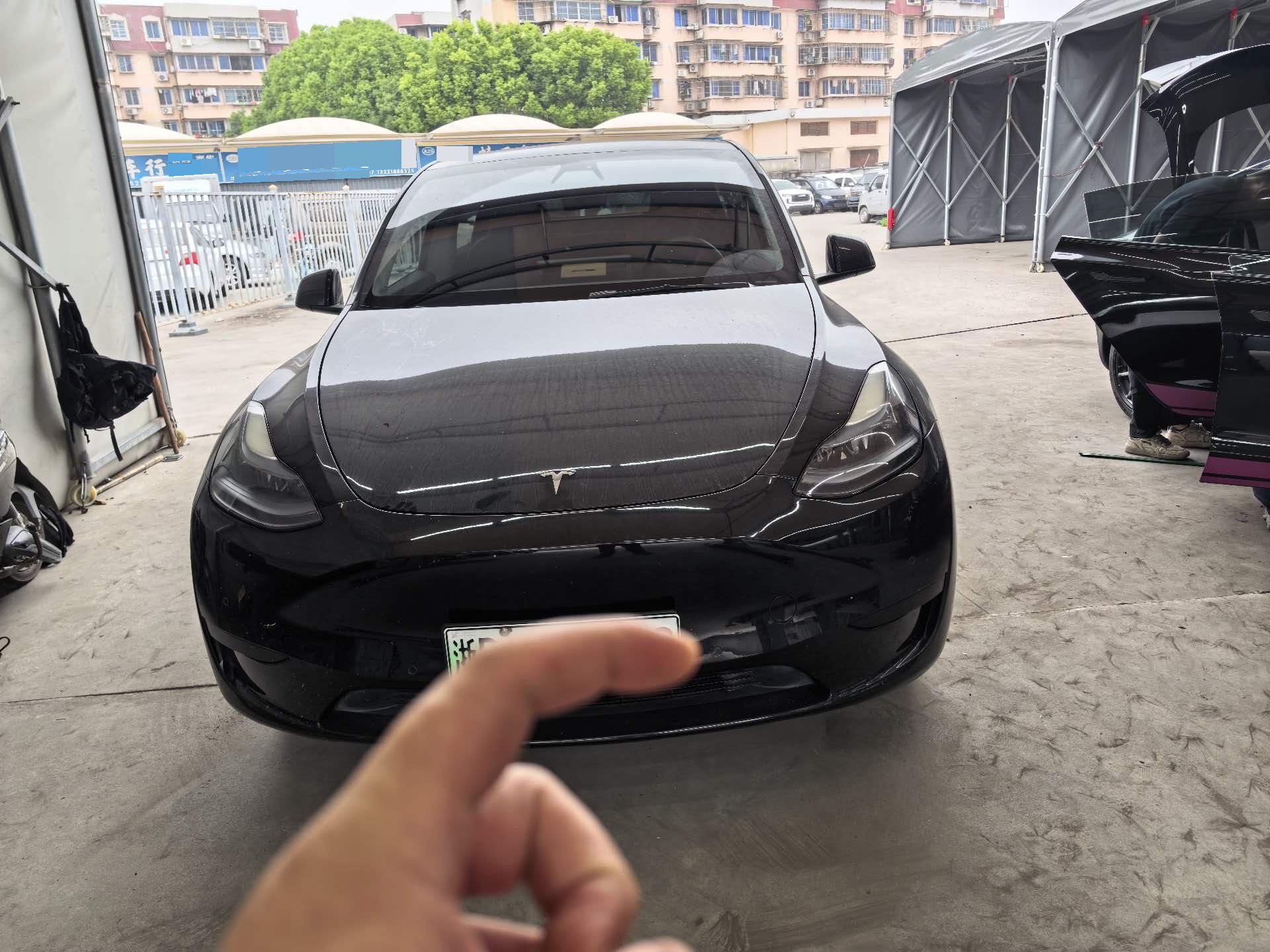 Tesla Model Y 2023 car image #2