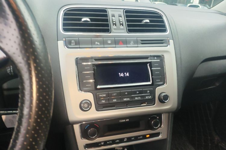 Volkswagen Polo 2019 car image #13