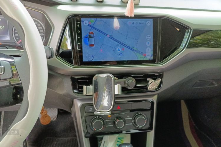 Volkswagen T-Cross 2020 car image #15