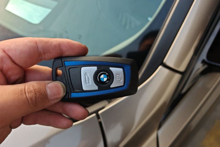 BMW 3 Series 2018 car image #9