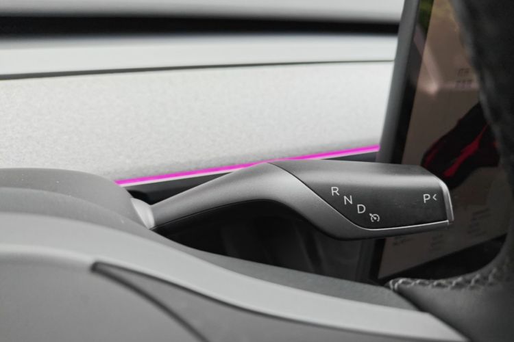 Tesla Model Y 2023 #14 Tesla Model Y 2023 car image #14