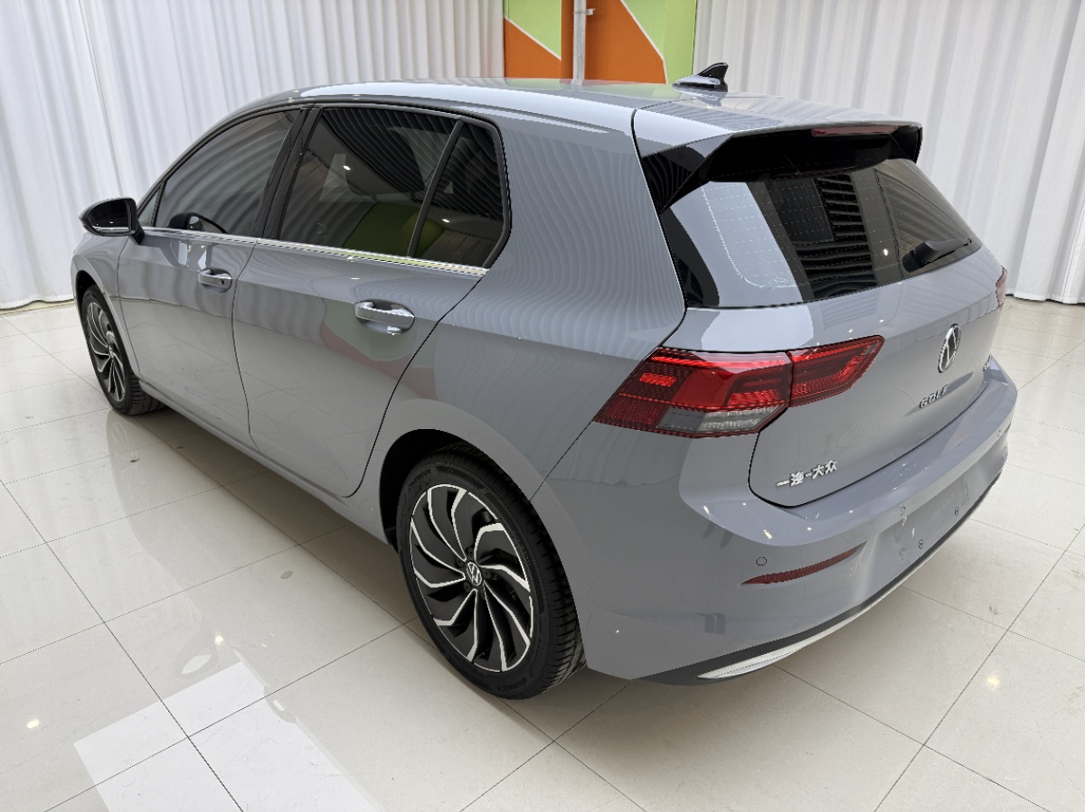 Volkswagen Golf 2022 car image #4