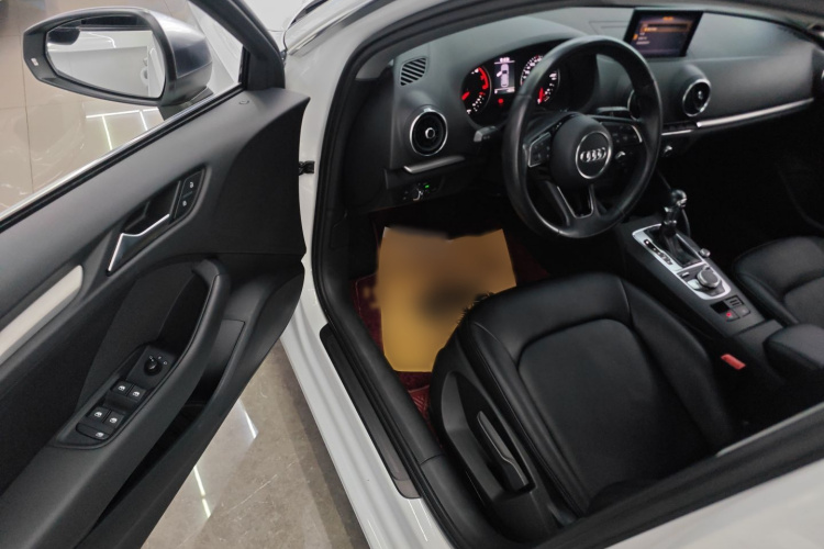 Audi A3 2019 car image #19