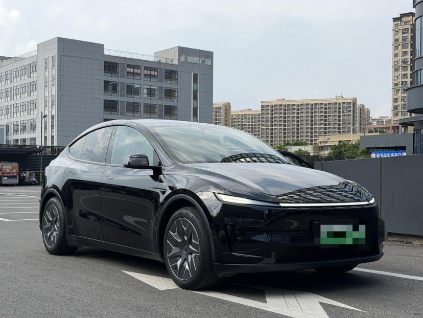 Tesla Model Y L 2026 #3 Tesla Model Y L 2026 car image #3