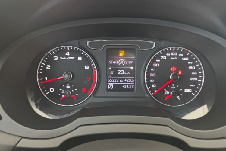 Audi Q3 2018 immagine di auto #12