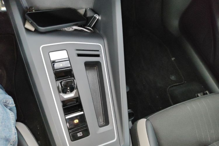 Volkswagen Golf 2021 car image #18