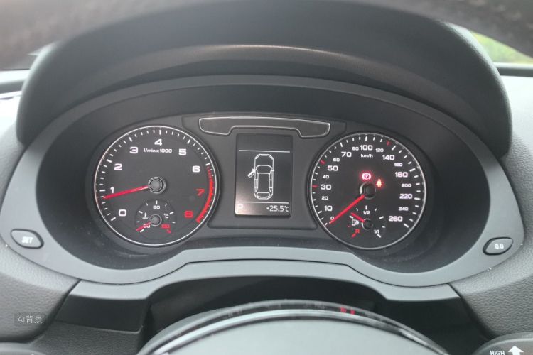 Audi Q3 2019 car image #13